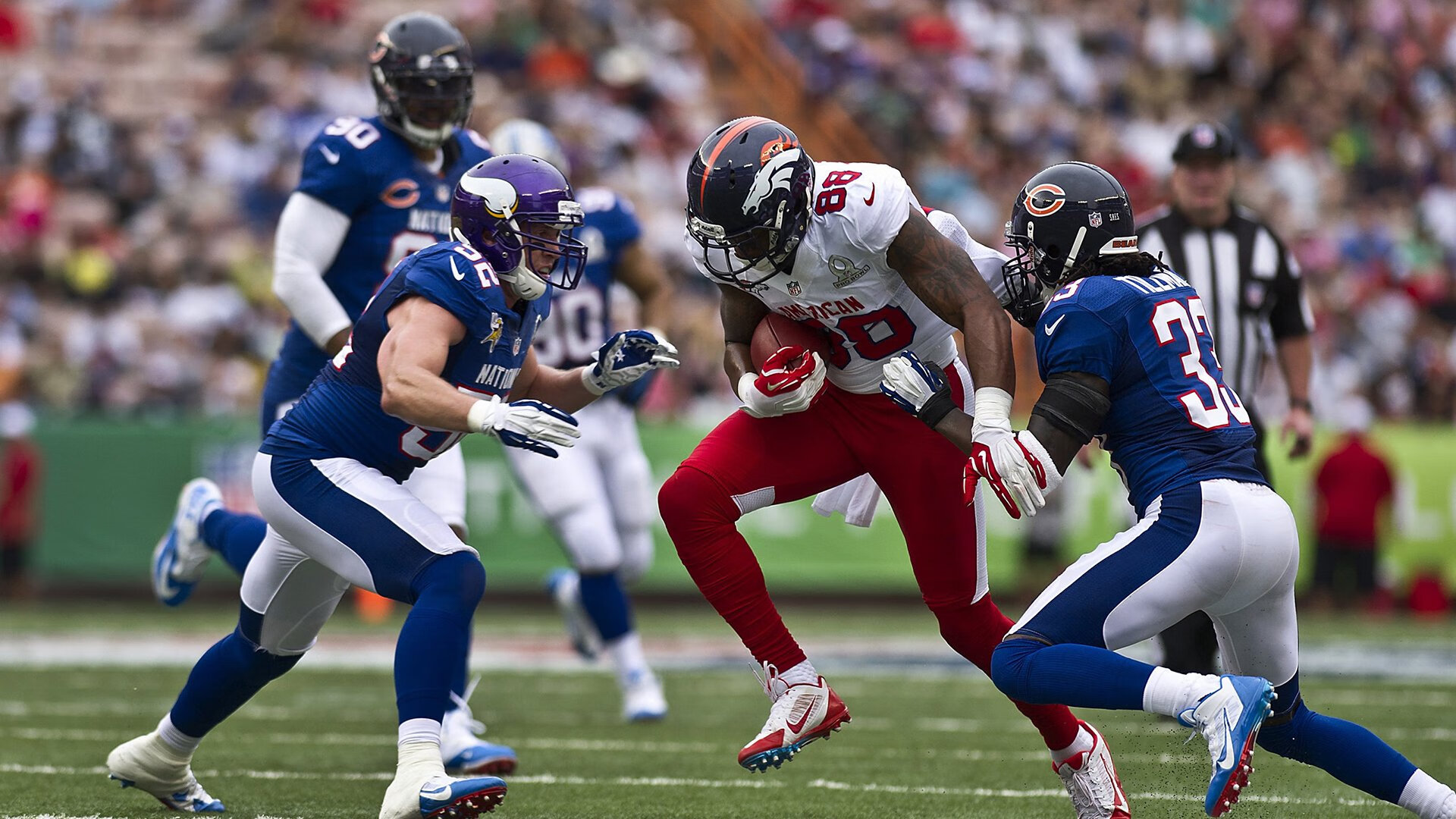 爱游戏体育官方入口-詹姆斯替补席上积极鼓励年轻球员，詹姆斯的替补球员